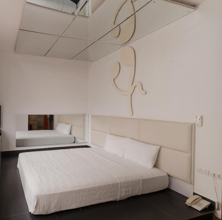 Blue Diamond Apartment Hotel Hanoï Extérieur photo